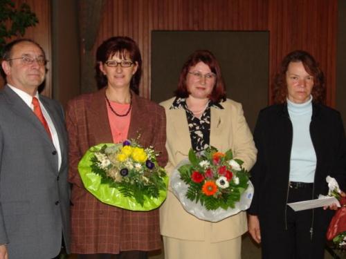  von links: Bürgermeister Volker Schneider, Marija Aleksic, Angelika Orvat und Hildegard Stellner. 